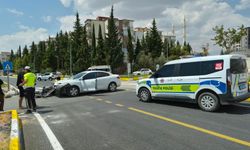 Otomobil ile motosiklet çarpıştı: 1 yaralı