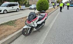 Motosiklet yayaya çarptı: 1'i ağır 2 yaralı