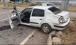 İki otomobil kafa kafaya çarpıştı: 5 yaralı