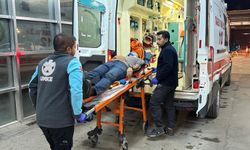 Kayganlaşan yolda devrilen motosikletin sürücüsü yaralandı