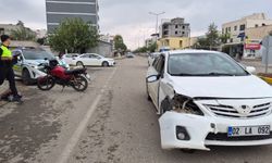 Otomobil ile motosiklet çarpıştı: 1 yaralı