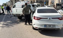 İki kamyonet ile iki otomobil çarpıştı: 1 hafif yaralı