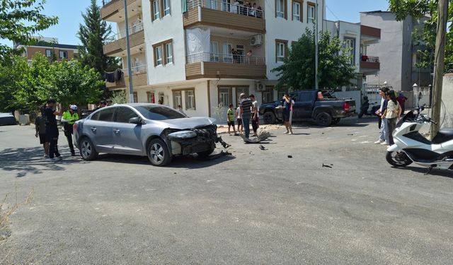 Pikap ile otomobil çarpıştı: 1 yaralı