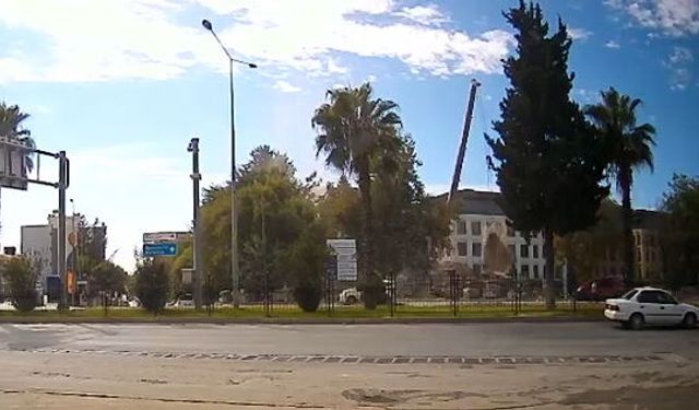 Vinçten düşen beton blok korkuttu