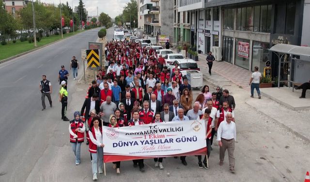 Adıyaman’da Dünya Yaşlılar Günü dolayısıyla kortej yürüyüşü