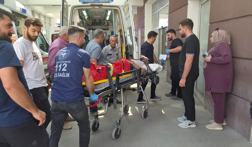 Motosiklet ile otomobil çarpıştı: 1 ağır yaralı