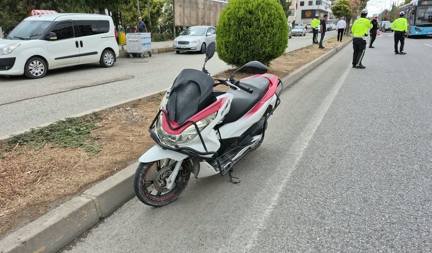 Motosiklet yayaya çarptı: 1'i ağır 2 yaralı
