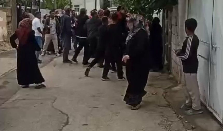 Çift bıçakla kavgaya koştu